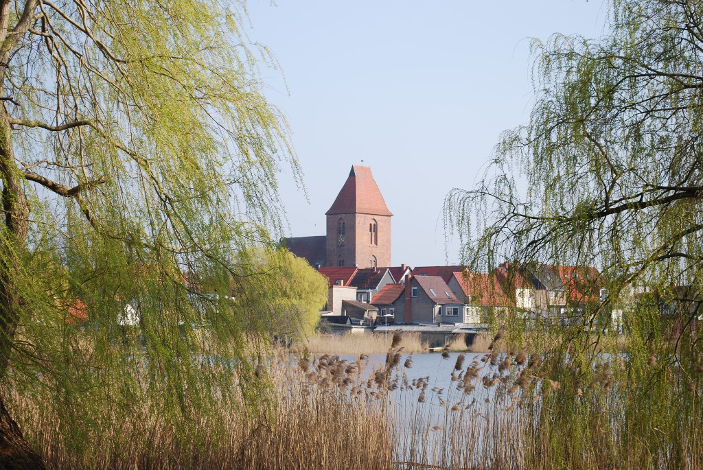 Blick über den Crivitzer See auf unseren Kirchturm